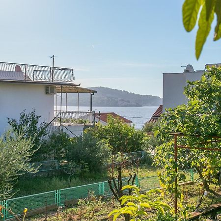 Apartments By The Sea Seget Vranjica, Trogir - 1038 Bagian luar foto