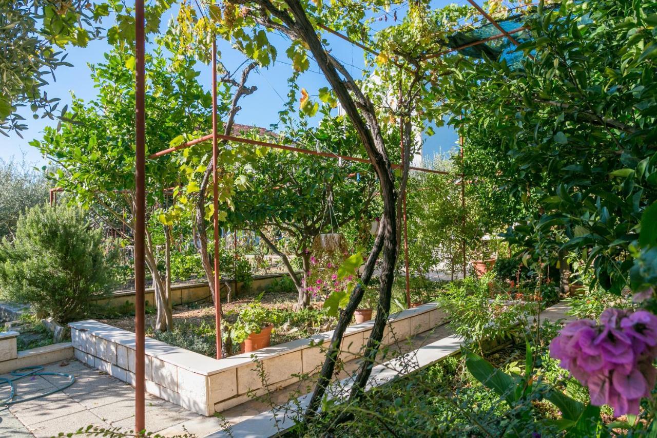 Apartments By The Sea Seget Vranjica, Trogir - 1038 Bagian luar foto