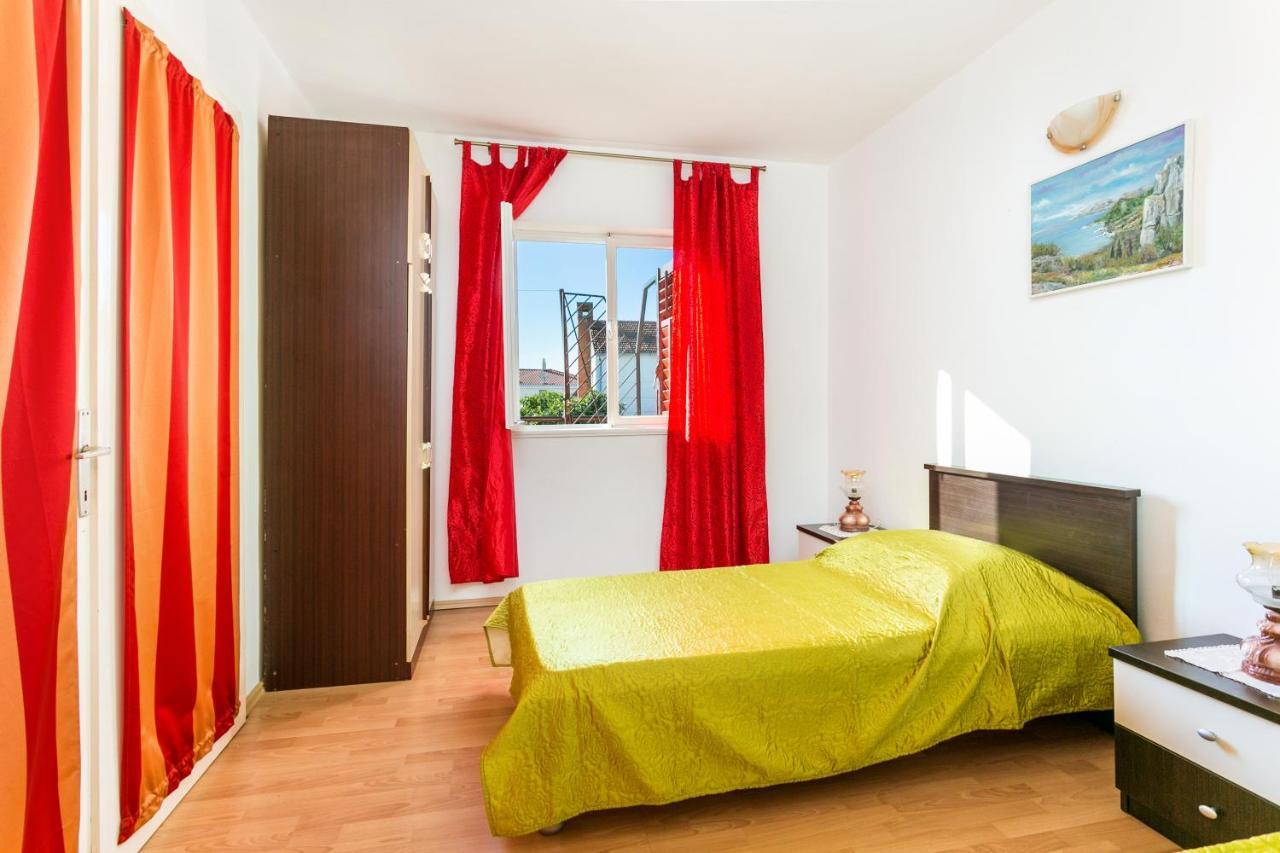 Apartments By The Sea Seget Vranjica, Trogir - 1038 Bagian luar foto