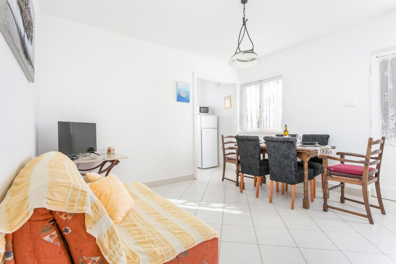 Apartments By The Sea Seget Vranjica, Trogir - 1038 Bagian luar foto