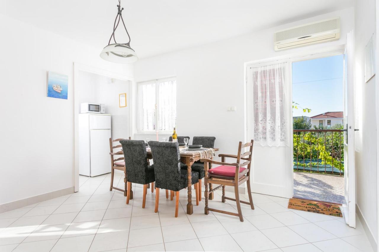 Apartments By The Sea Seget Vranjica, Trogir - 1038 Bagian luar foto