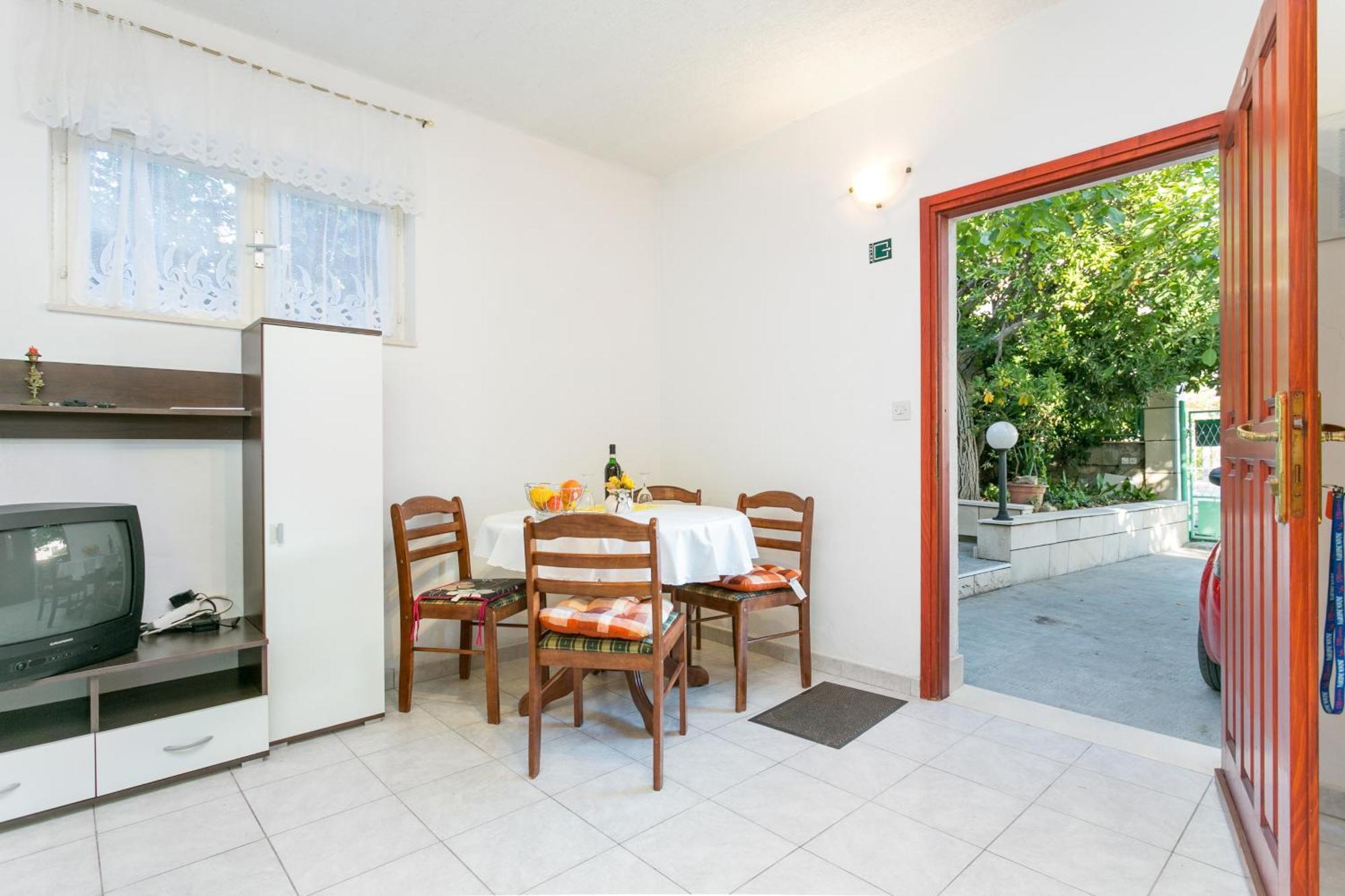 Apartments By The Sea Seget Vranjica, Trogir - 1038 Bagian luar foto