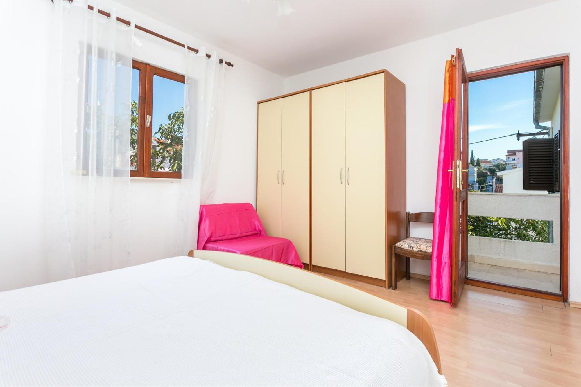 Apartments By The Sea Seget Vranjica, Trogir - 1038 Ruang foto
