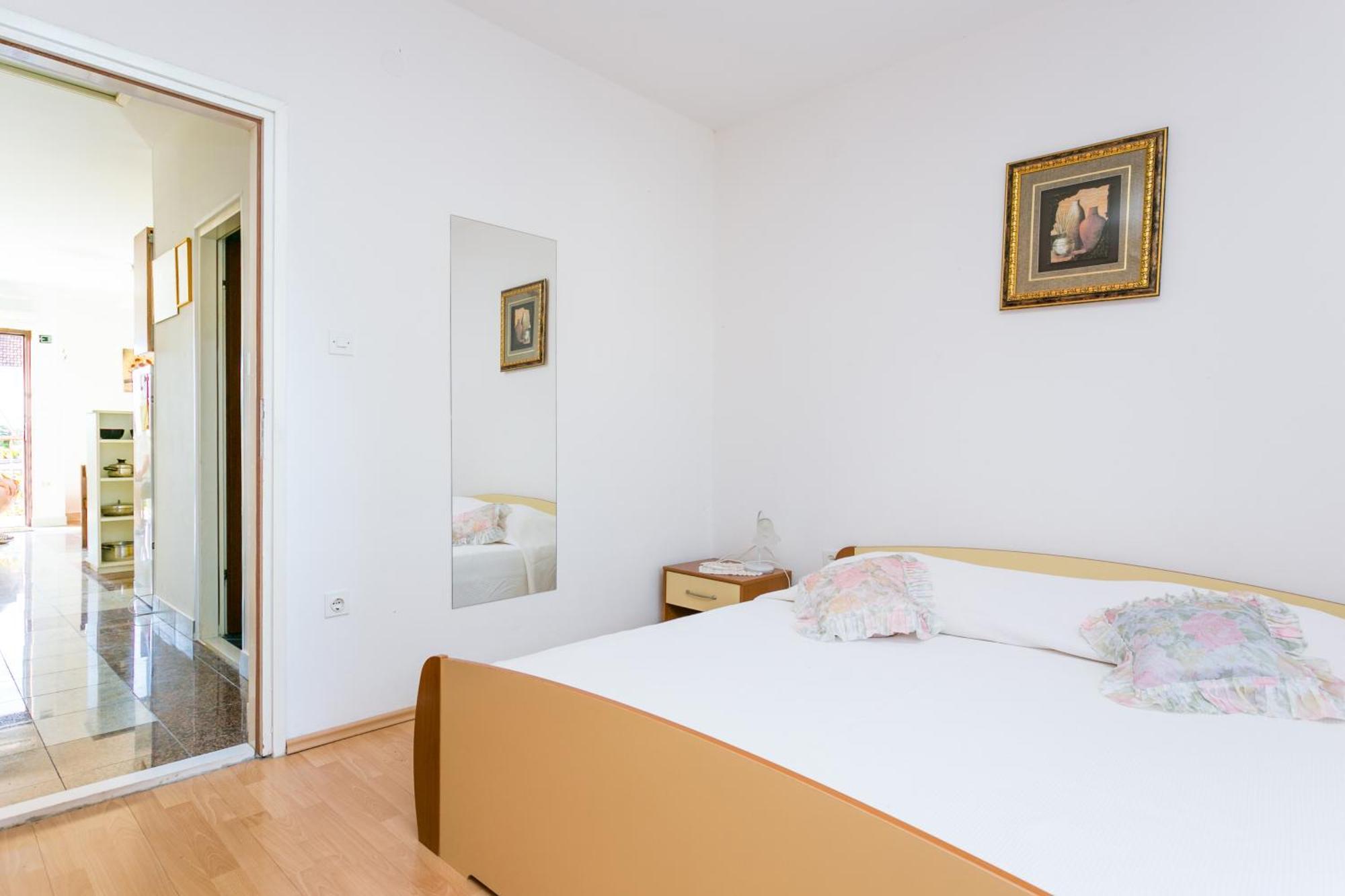 Apartments By The Sea Seget Vranjica, Trogir - 1038 Ruang foto